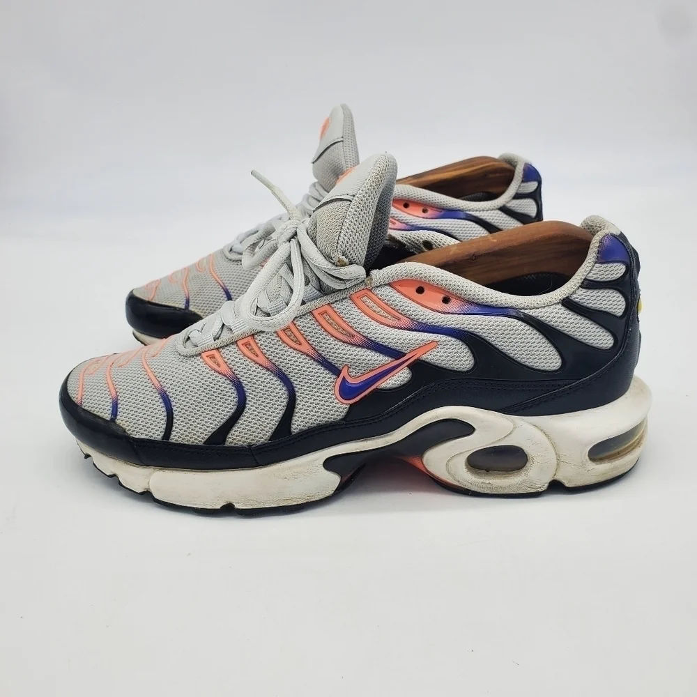 Nike Shoes Youth 7 Women 8.5 Air Max Plus TN GS Platinum Violet Lava 718071 007